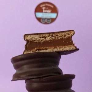 Imagen del producto Alfajor relleno de dulce de leche reducido en azúcar 3