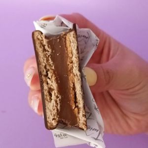 Imagen del producto Alfajor relleno de dulce de leche reducido en azúcar 4