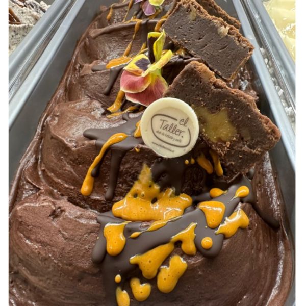 Imagen del producto Helado Brownie con salsa de chocolate y  majar 3